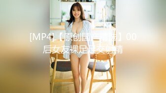 商场女厕全景偷拍长发少妇的多毛小黑鲍