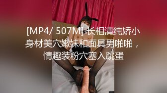 上次爬窗户偷拍表妹洗澡被察觉了,无奈没戴眼镜,没看清是谁偷拍的,这次洗澡不敢把眼镜摘下了