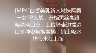 女护士在家里为我特殊服务