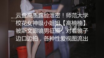 ??极品玲珑身材??花店偶遇牛仔裤女神，带到酒店没想到这么主动，紧身牛仔裤完美显现极品身材，玲珑身段草不够