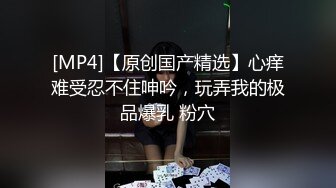 [MP4/ 959M] 户外大桥下风骚少妇露脸给眼镜小哥舔鸡巴，揉奶玩逼给狼友看