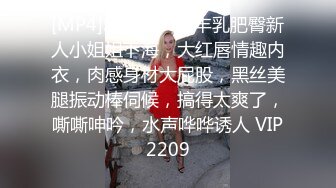 与美女一起入浴，她们看到勃起的肉棒，兴奋不已。不管我是否同意，直接深喉含入！