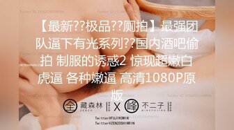 街上看到漂亮的金发美女 三个街溜子色心大起  光天化日拖到烂尾楼 直接轮奸操完就跑