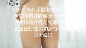 2024年3月户外露出达人【御姐爱深喉】丝袜裸空从商场到图书馆再到超市裸空，周围人声鼎沸，玩得好刺激！ (1)