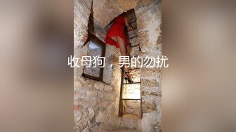 商场女厕全景偷拍黑衣少妇玩手机尿尿鲍鱼保养的挺粉嫩呢