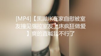 童颜巨乳G奶小骚货，笑起来甜美，揉捏两个大奶子，振动棒抽插无毛粉穴，吸吮自己奶头，扭动搔首弄姿