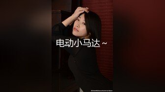 白色短热裤娇小身材迷人笑容女孩樱桃小嘴里含着超大粗黑鸡巴操进粉嫩鲍鱼里真是视觉冲击