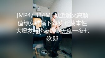 年轻小哥和三位美少妇激情大秀直播4P生活，全程露脸玩的好嗨皮，一起舔激情撅着屁股等草，激情上位轮流爆草