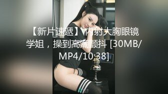 身材很棒的渣女跟小哥激情啪啪，撅着屁股让小哥舔逼深喉大鸡巴，激情上位无套抽插