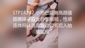 出租屋霸凌 刚参加工作的美女实习生不知道干了什么 被同宿舍女生用拖鞋抽脸扒光衣服用衣架插逼