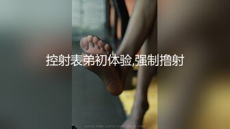 商场女厕后拍眼镜美女的小黑鲍鱼