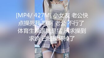 大一女生军训迟到被教官单独留下训练,最后强迫女生和自己车震,女生一脸不情愿