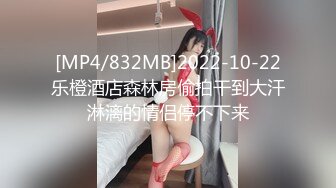 办公室跳蛋调教清纯碎花裙女神✿震的小穴不停流水，掀起裙子直接办公桌前后入！顶级反差尤物，清纯气质不要太反差