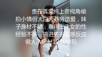 新来的美女小野猫，全程露脸制服诱惑，玩的开淫声荡语勾搭狼友，道具抽插浪叫呻吟，掰开骚穴看特写表情好骚