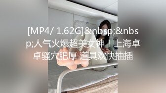 操开档牛仔裤高颜值美女 特别眼睛漂亮的美女更让我想射脸上 很有征服感 最后吞精