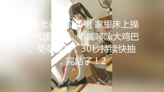 超高颜值玻璃黄瓜自慰，边插边揉搓阴蒂，撩起衣服揉捏贫乳