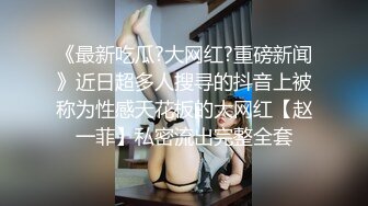 Avove苗条骚女和炮友电影院啪啪，翘屁股扭动按头口交后入抽插特写猛操