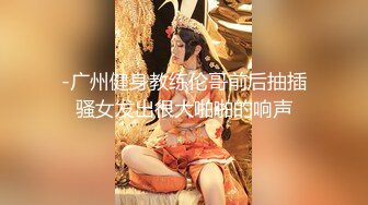 黑客破解家庭摄像头真实偸拍，爱美丽身材苗条小骚妇卧室日常换衣自慰，与两个男人床上玩3P关系很混乱