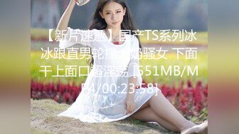 还没发育完的18岁漂亮小女友，和我在屋内边玩边做爱