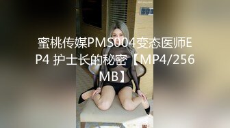 写字楼女厕敷面膜斗鸡眼小靓妞,骚穴被操多了有炎症喷出一条黄线