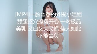 良家换妻泄密 激情换妻，一口吃两只大鸡巴，双男同时干一女，超淫乱！