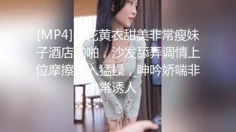 大眼长相妖艳气质女神，唇红齿白，黑丝情趣装，电竞椅子上露出蝴蝶逼，