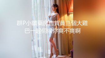 [MP4/ 351M] 性感红唇骚女两男一女淫乱啪啪，非常迫不及待快过来呀，双屌左右一起交还说真好吃