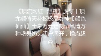 苗条身材美女白领穿着制服在厨房里被炮友无套啪啪内射