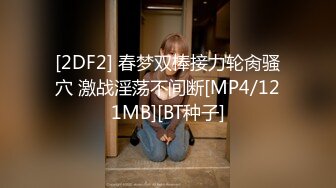 极品CP✅魔手》疯狂大胆坑神躲进商场女_厕独占一个坑位隔板缝中偸_拍各种B形妹子方便▲极限特写镜头快要碰到B了 (4)