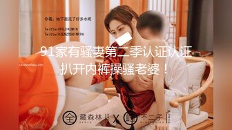 宝马女司机 你还是人吗 你自己看看 跟老公打电话说撞人了 老公让她开走甩掉 结果生生拖行了一公里