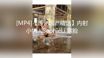 公司聚会送喝醉的美女同事回家摸摸奶玩玩B没敢操