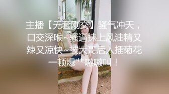 国产AV情景剧【巨乳人妻莎莎寂寞难耐❤️趁着丈夫出差不在家约粉丝来家里大战】