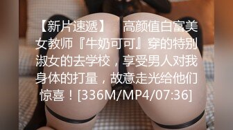 两对蓝眼睛、两对噘起的嘴唇、双色调、丁字裤包覆的塞式紧身裤让您的乐趣加倍。欧洲美女 Cream Mo