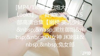 《极品CP??魔手?外购》疯狂坑神大胆神作！美女如云商场女厕门外蹲守先拍脸再进去拍逼，惊险刺激，极品美女居然还是白虎