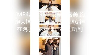 小母狗女友撅起屁股展示流出的白浆