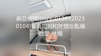 私房六月最新新流出厕拍大神女扮男装潜入女厕后侧视角近距离偷拍蜜桃臀大屁股