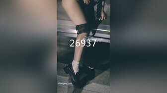 《魔手外购极品CP》地铁女厕偸拍络绎不绝的年轻小姐姐方便 美女多亮点多，妹子换奶罩一对大奶又圆又挺手感绝对一流 (1)