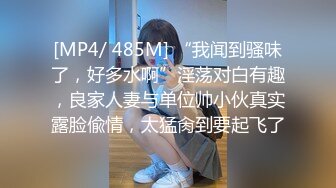 女厕全景后拍气质眼镜妹