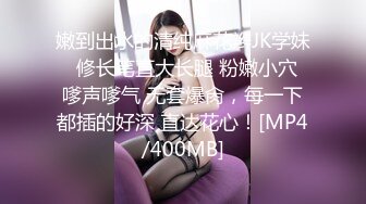 俄罗斯双飞吃瓜 一名水管工和两名女友 在小区监控储藏室玩双飞 三人疑似嗑药 已被警方带走审查