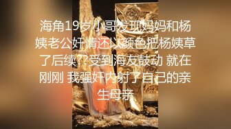 Stripchat站，妖艳红唇御姐【reaowna】带眼镜御姐范，黑丝高跟鞋，大黑牛玩穴，粗大道具撑爆骚穴